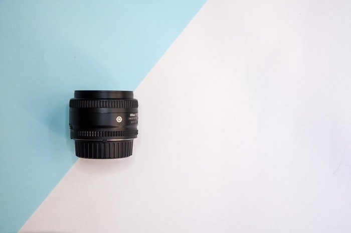 A black zoom lens 